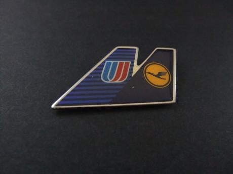 United Airlines ( Amerikaanse luchtvaartmaatschappij)-Lufthansa ( Duitse luchtvaartmaatschappij) ,logo samen  op vleugel van een vliegtuig